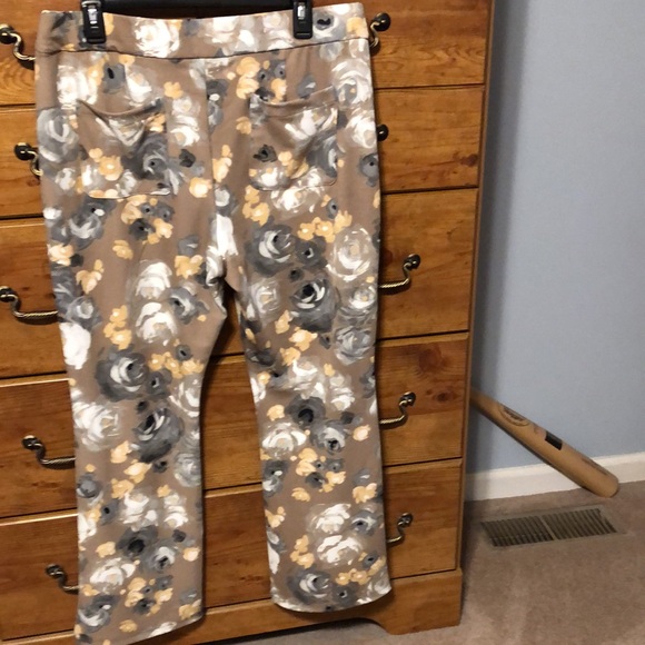 Isaac Mizrahi pull on stretch flare pants Large Petite - Picture 2 of 2